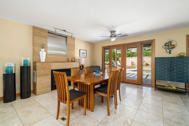 Dining room, Fireplace, Interior