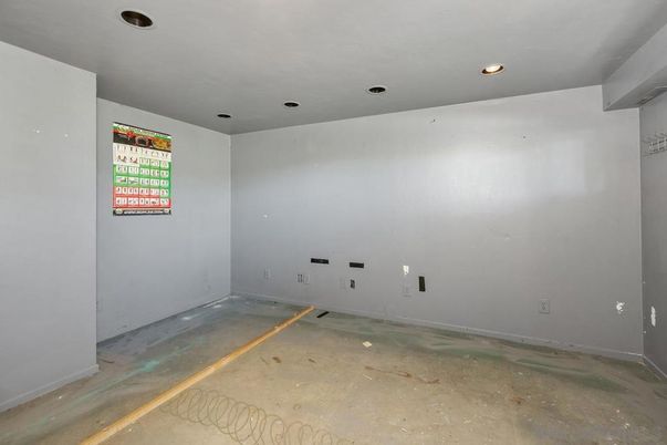 Empty room, Interior, Recessed Lighting
