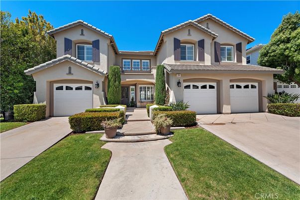 Attached, Exterior, Facade, Mediterranean