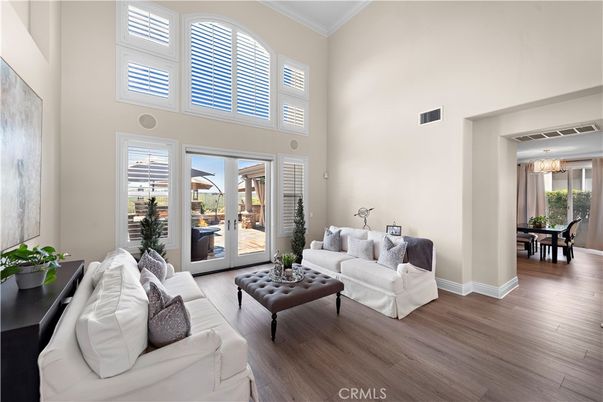 Chandelier, Dining room, Interior, Living room, Pendant Lights, Wood Texture Flooring