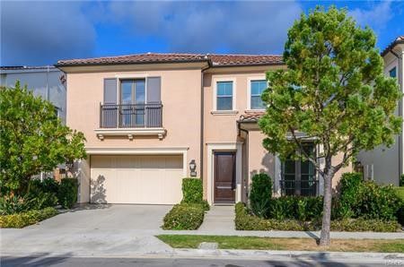 Attached, Exterior, Facade, Mediterranean