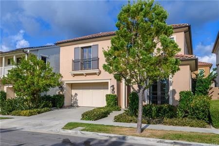 Attached, Exterior, Facade, Mediterranean