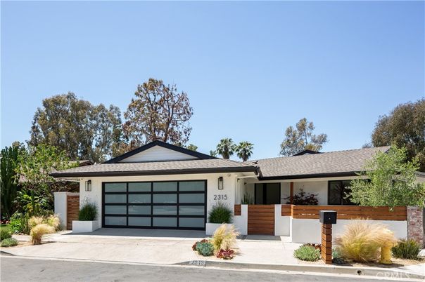 Attached, Exterior, Facade, Ranch