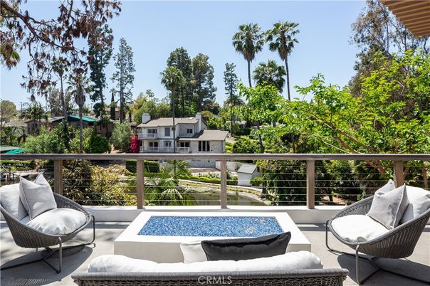 Exterior, Pool, Other