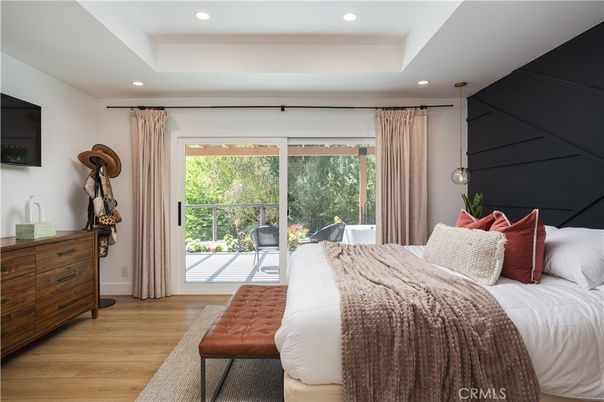 Bedroom, Interior, Pendant Lights, Recessed Lighting, Wood Texture Flooring