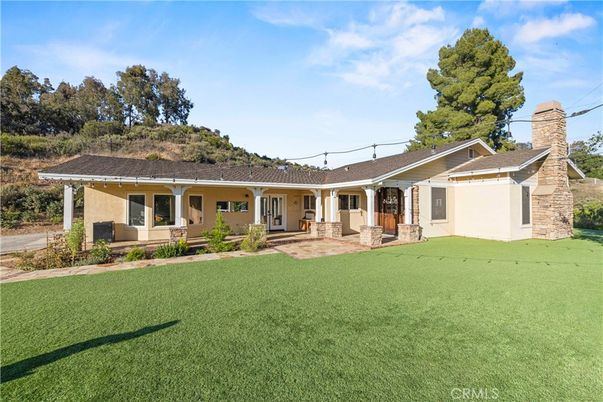 Backyard, Exterior, Facade, Ranch