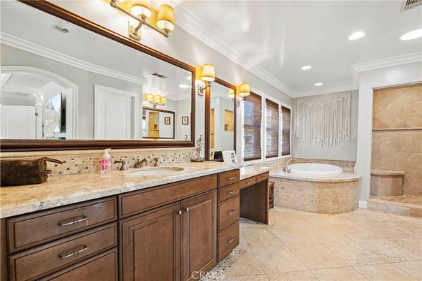 Bathroom, Dual Sink Vanities, Interior, Recessed Lighting