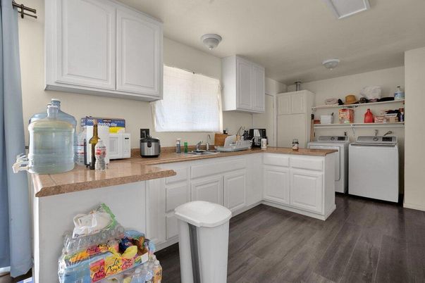 Interior, Kitchen, Washer, Wood Texture Flooring