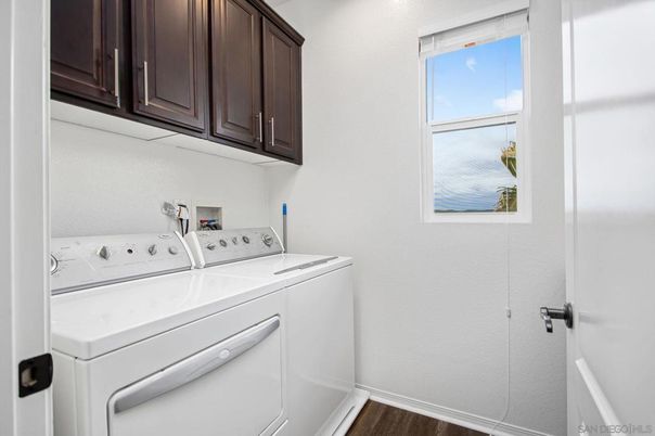 Interior, Washer, Wood Texture Flooring