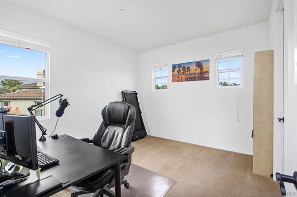 Home Office, Interior