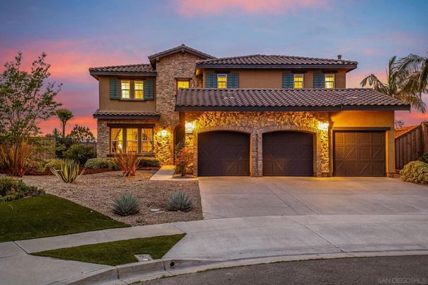 Attached, Exterior, Facade, Mediterranean
