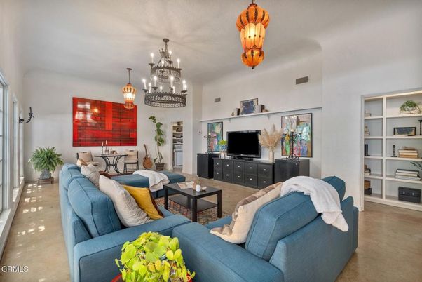 Chandelier, Dining room, Interior, Living room, Pendant Lights