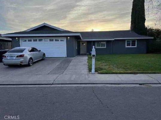 Attached, Exterior, Facade, Ranch