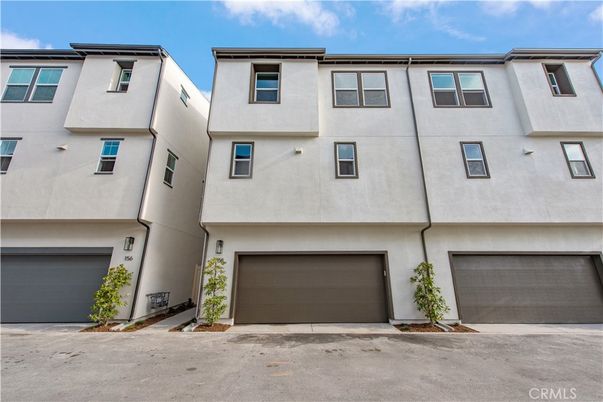 Attached, Exterior, Facade, Rowhouse