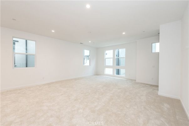 Empty room, Interior, Recessed Lighting