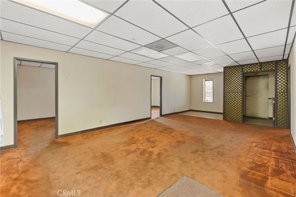 Empty room, Interior