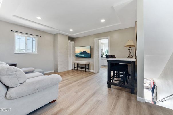 Interior, Recessed Lighting, Wood Texture Flooring