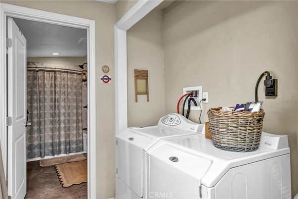 Interior, Recessed Lighting, Washer, Wood Texture Flooring