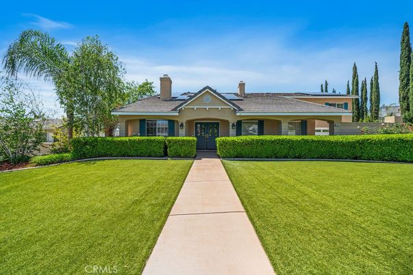 Backyard, Exterior, Facade, Ranch