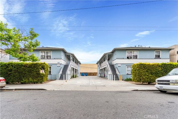 Exterior, Facade, Rowhouse