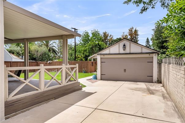Detached Garage, Exterior