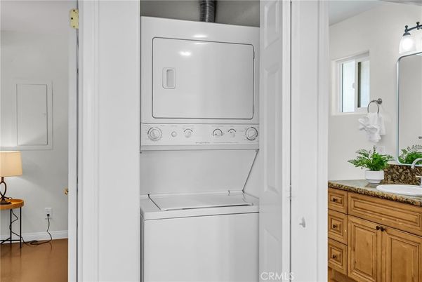 Interior, Utility Closets, Washer, Wood Texture Flooring