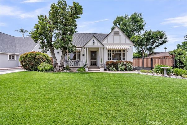 Backyard, Exterior, Facade, Farmhouse