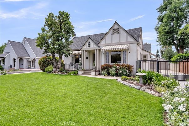 Backyard, Exterior, Facade, Farmhouse