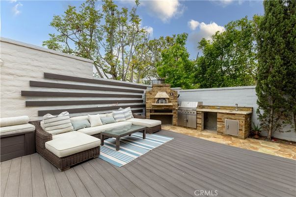 Exterior, Fireplace