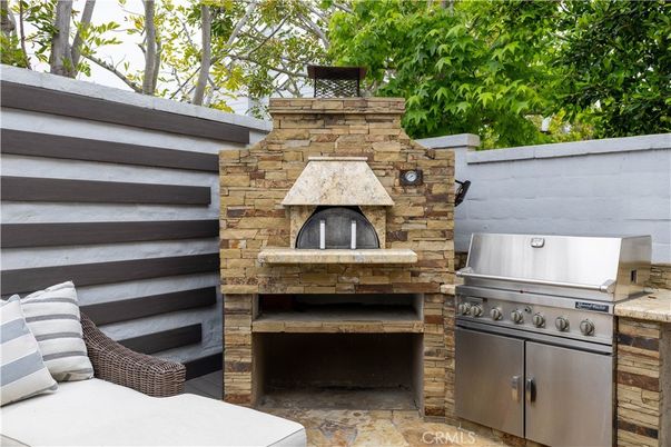 Exterior, Fireplace