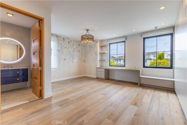 Chandelier, Empty room, Interior, Recessed Lighting, Wood Texture Flooring