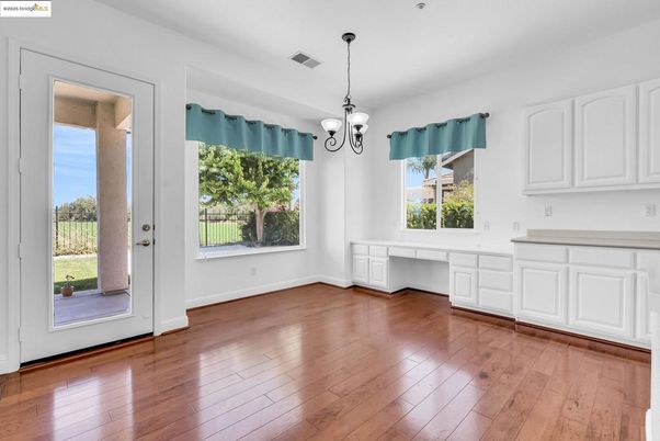 Chandelier, Empty room, Interior, Pendant Lights, Wood Texture Flooring