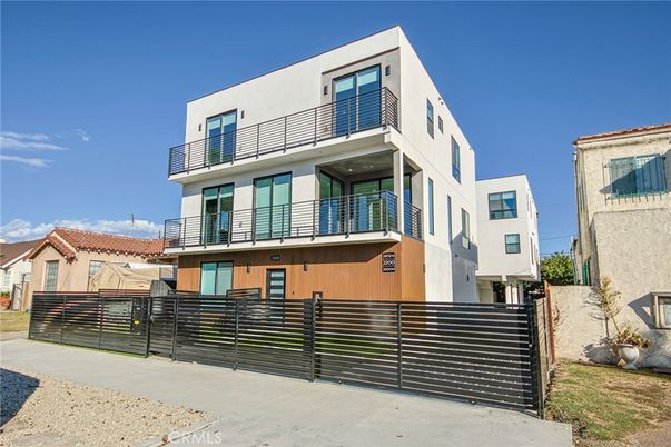 Exterior, Facade, Modern