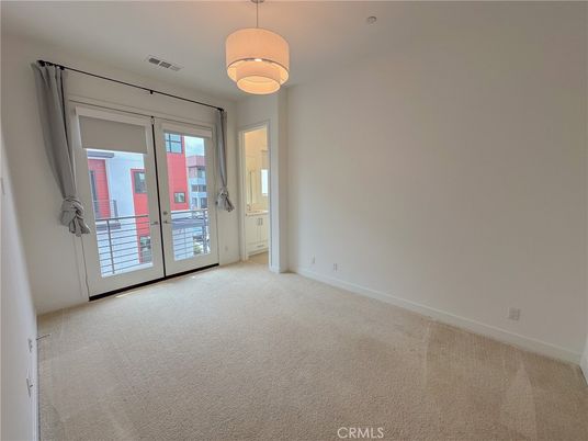 Empty room, Interior, Pendant Lights