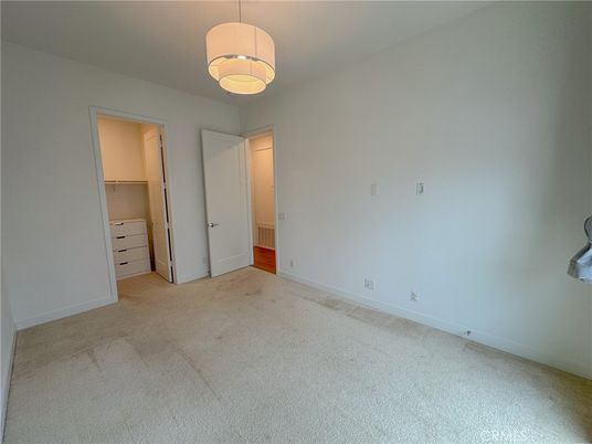 Empty room, Interior, Pendant Lights