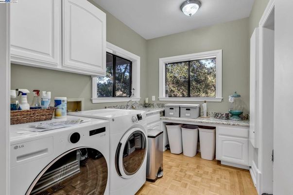Interior, Washer, Wood Texture Flooring