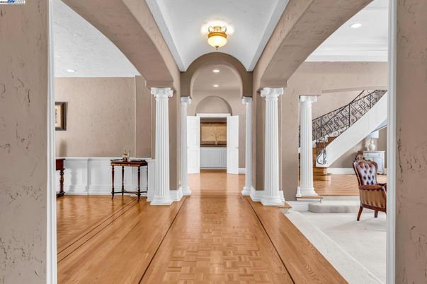 Interior, Recessed Lighting, Wood Texture Flooring
