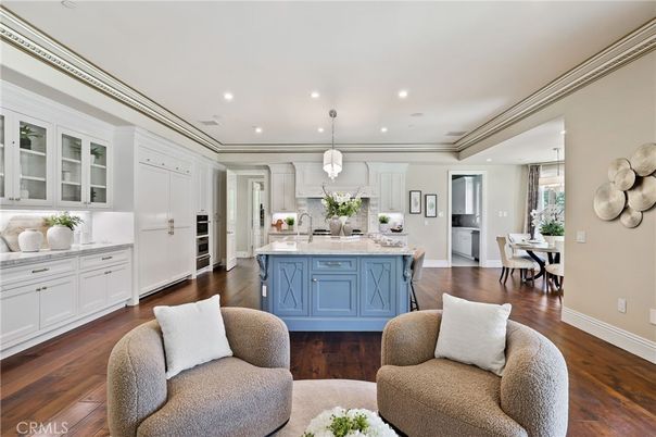 Dining room, Interior, Kitchen, Living room, Pendant Lights, Recessed Lighting, Stainless Steel Appliances, Wood Texture Flooring
