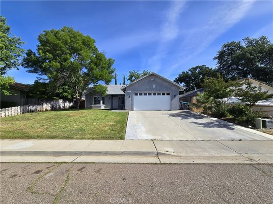 Attached, Exterior, Facade, Ranch