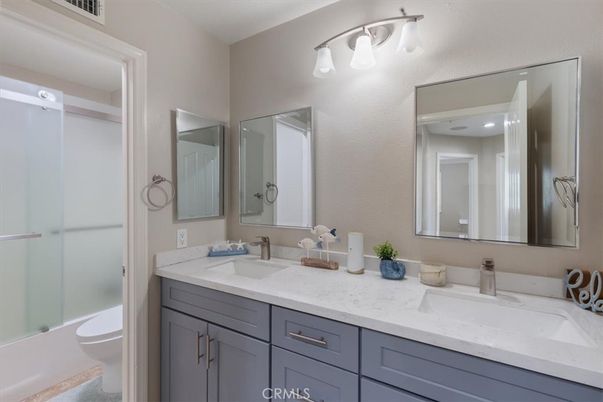 Bathroom, Dual Sink Vanities, Interior