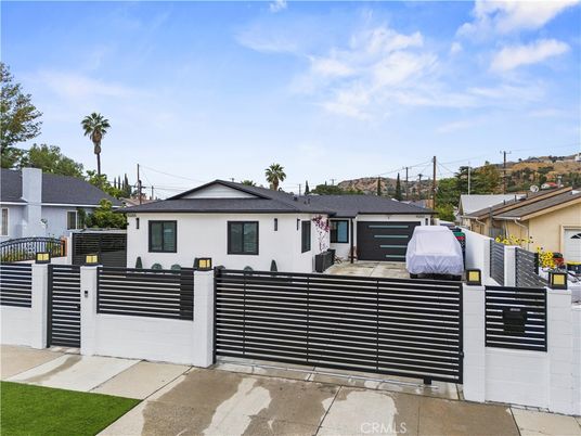 Attached, Exterior, Facade, Modern