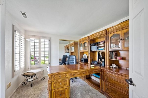 Home Office, Interior