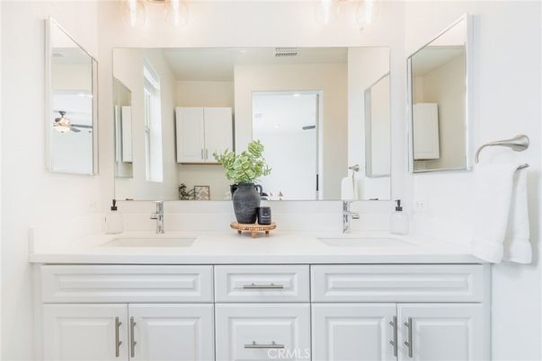 Bathroom, Dual Sink Vanities, Interior