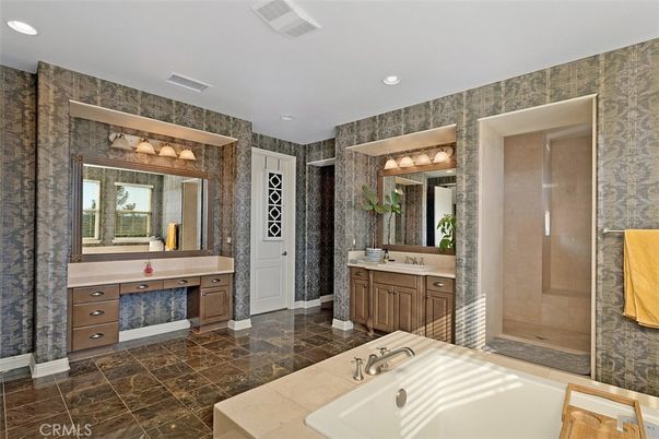 Bathroom, Dual Sink Vanities, Interior, Recessed Lighting