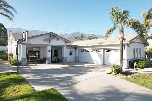 Attached, Exterior, Facade, Ranch