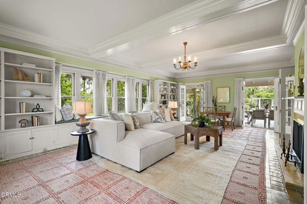 Chandelier, Interior, Living room