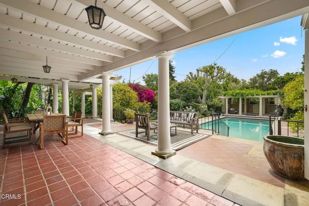 Exterior, Pool