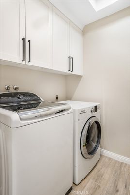 Interior, Washer, Wood Texture Flooring
