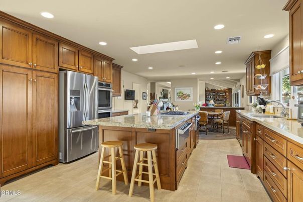 Dining room, Interior, Kitchen, Pendant Lights, Recessed Lighting, Stainless Steel Appliances