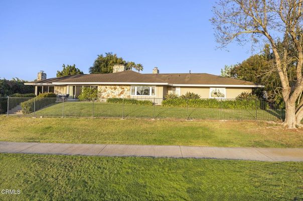 Backyard, Exterior, Facade, Ranch